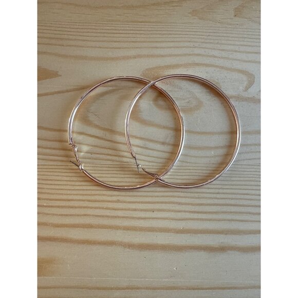 Large Rose Gold-Tone Metal Hoop Earrings With Snap Closure - Picture 3 of 4